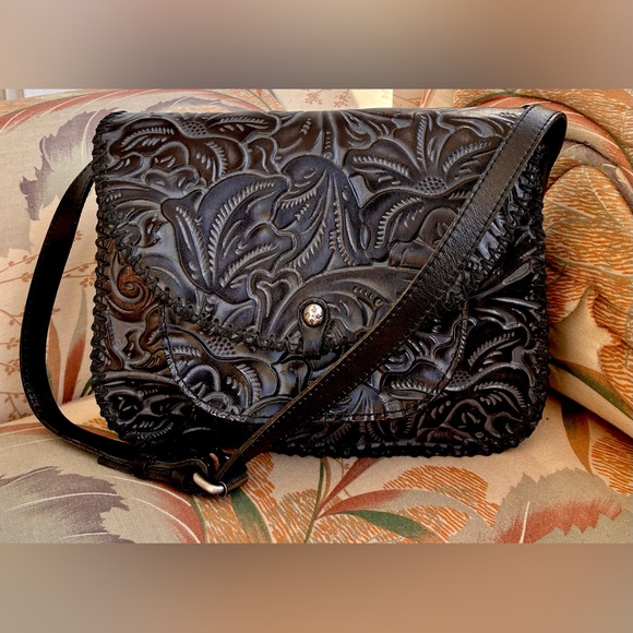 Patricia Nash Lux Black Tooled Leather with Suede Leather interior EUC shoulder - Picture 9 of 9